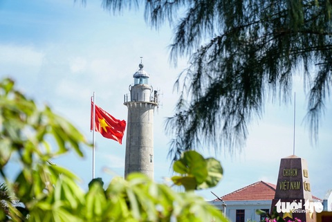 Hải đăng Song Tử Tây là ngọn hải đăng đầu tiên được xây dựng tại Trường Sa hơn 30 năm trước - Ảnh: NGUYỄN HIỀN Hải đăng Song Tử Tây là ngọn hải đăng đầu tiên được xây dựng tại Trường Sa hơn 30 năm trước - Ảnh: NGUYỄN HIỀN