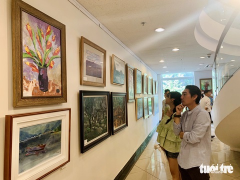 Một góc trưng bày triển lãm tranh - Ảnh: HOÀI PHƯƠNG Một góc trưng bày triển lãm tranh - Ảnh: HOÀI PHƯƠNG