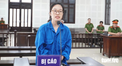 Vợ chồng cao tuổi muốn có con nối dõi, bị người phụ nữ lừa đảo mang thai hộ- Ảnh 1. Dung bị tuyên phạm tội lừa đảo chiếm đoạt tài sản - Ảnh: ĐOÀN CƯỜNG