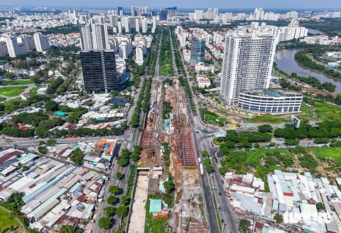 Hầm chui Nguyễn Văn Linh đã nhìn thông một nhánh, vận hành vào cuối tháng 8- Ảnh 2. Dự án xây dựng mới 2 hầm chui trên đường Nguyễn Văn Linh có tổng chiều dài mỗi hầm khoảng 456m, chiều ngang đảm bảo 3 làn xe, kết cấu bằng bê tông - cốt thép bao gồm hầm HC1, HC2 (2 hướng đường Nguyễn Văn Linh) - Ảnh: CHÂU TUẤN