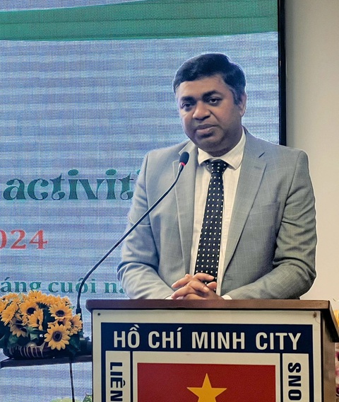Tổng lãnh sự Ấn Độ tại TP.HCM, ông Madan Mohan Sethi phát biểu tại buổi họp báo - Ảnh: HOÀNG TRANG Tổng lãnh sự Ấn Độ tại TP.HCM, ông Madan Mohan Sethi phát biểu tại buổi họp báo - Ảnh: HOÀNG TRANG