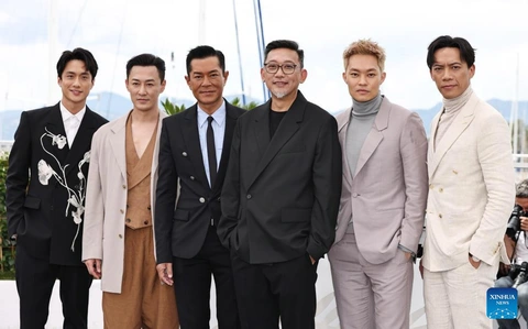 Các thế hệ của điện ảnh Hong Kong giới thiệu Cửu Long Thành Trại: Vây thành ở Liên hoan phim Cannes 2024 - Ảnh: Xinhua Các thế hệ của điện ảnh Hong Kong giới thiệu Cửu Long Thành Trại: Vây thành ở Liên hoan phim Cannes 2024 - Ảnh: Xinhua