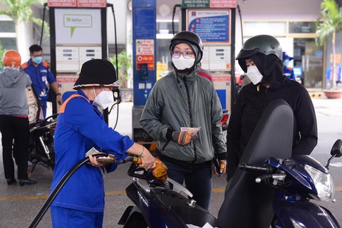 Doanh nghiệp rời thị trường, nhìn từ ngành vàng và xăng dầu- Ảnh 1. Từ đầu năm đến nay đã có 16 thương nhân phân phối xăng dầu