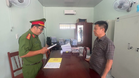 Đưa hối lộ, giám đốc doanh nghiệp ở Quảng Ngãi bị khởi tố- Ảnh 1. Ông L.T.T. bị khởi tố vì hành vi đưa hối lộ - Ảnh: THÀNH SỰ