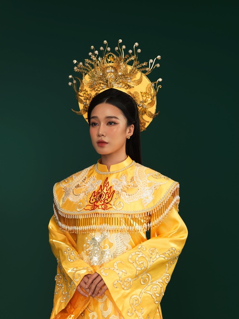 Cô Xuân Trang dành nhiều lời khen vì tiết mục đầy đủ cảm xúc, không thể rời mắt. Nghệ sĩ Thanh Hằng cho rằng tiết mục xuất sắc trên từng chi tiết. Qua tiết mục, NSND Bạch Tuyết đánh giá Tú Tri nghiêm túc, cho rằng đây là cô đào cải lương sáng giá. Cô Xuân Trang dành nhiều lời khen vì tiết mục đầy đủ cảm xúc, không thể rời mắt. Nghệ sĩ Thanh Hằng cho rằng tiết mục xuất sắc trên từng chi tiết. Qua tiết mục, NSND Bạch Tuyết đánh giá Tú Tri nghiêm túc, cho rằng đây là cô đào cải lương sáng giá.
