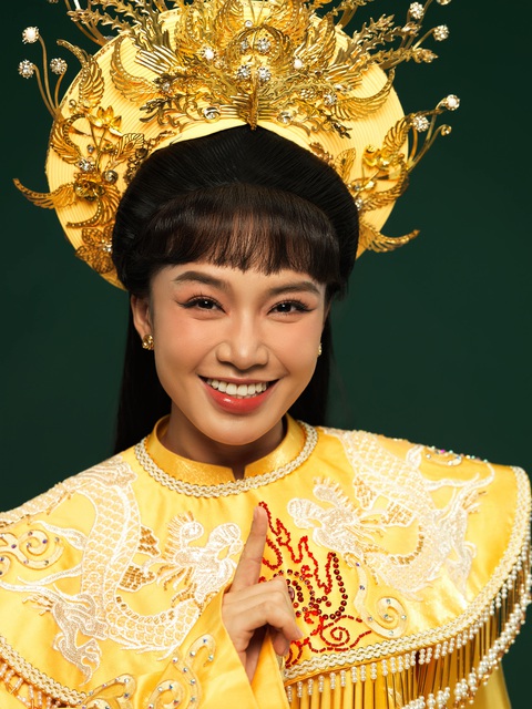 Tú Tri cho biết, khi hoá thân thành vai diễn của NSND Bạch Tuyết, cô gặp áp lực vì đây là vai để đời của một bậc tiền bối trong ngành cải lương. Tú Tri cho biết khi hóa thân thành vai diễn của NSND Bạch Tuyết, cô gặp áp lực vì đây là vai để đời của một bậc tiền bối trong ngành cải lương.