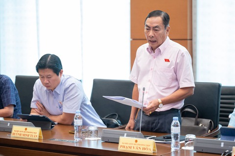 Đại biểu Quốc hội: Hoạt động kinh doanh cổ vật đang rất khó kiểm soát- Ảnh 1. Đại biểu Phạm Văn Hòa phát biểu về dự thảo Luật Di sản văn hóa - Ảnh: Quochoi.vn