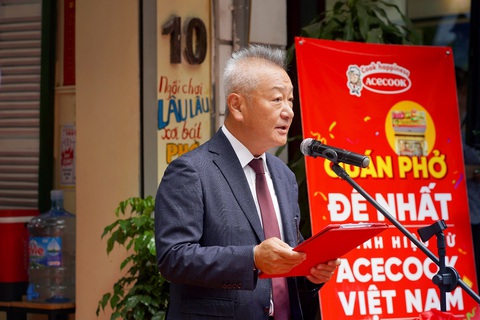 Acecook Việt Nam mở quán phở ăn liền Đệ Nhất tại Hà Nội- Ảnh 2. Ông Kaneda Hiroki - tổng giám đốc của Acecook Việt Nam - phát biểu tại lễ khai trương
