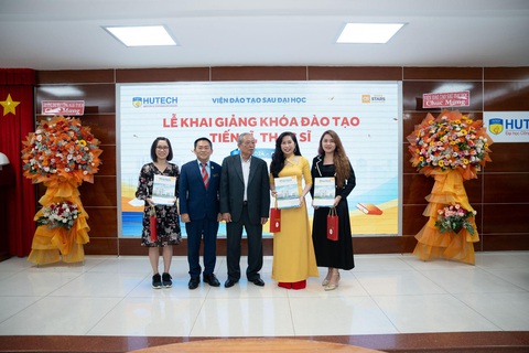 HUTECH khai giảng khóa đào tạo thạc sĩ, tiến sĩ đợt 1 - năm 2024- Ảnh 3. HUTECH khai giảng khóa đào tạo thạc sĩ, tiến sĩ đợt 1 - năm 2024- Ảnh 3.