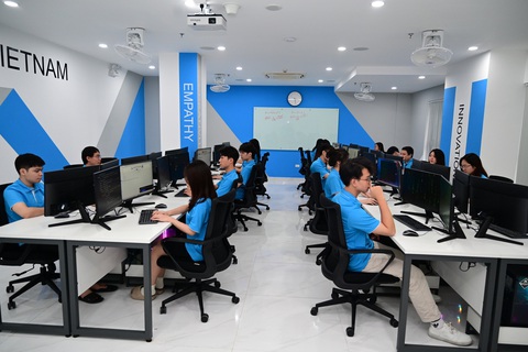 Trường Đại học CMC thành lập Khoa Vi Điện tử và Viễn thông, tuyển sinh từ 2024- Ảnh 1. Hệ thống phòng lab chuẩn quốc tế phục vụ đào tạo Thiết kế vi mạch tại Trường Đại học CMC.