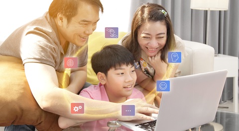 Những công cụ hỗ trợ cha mẹ bảo vệ con trên mạng- Ảnh 1. Cha mẹ có thể tận dụng những công cụ quản lý của chính các nền tảng số để kiểm soát hoạt động của con cái trên mạng - Ảnh thiết kế: ANH TUẤN