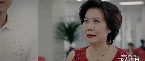 Khán giả đòi 'giải cứu' NSND Thu Hà khỏi 'Trạm cứu hộ trái tim'- Ảnh 8. Bà Mến vui phát khóc khi nghe tin lên chức bà ngoại.