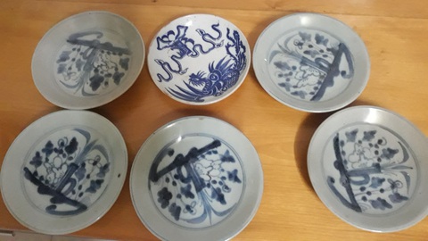 Các sản phẩm gốm cỏ vớt được từ đầm Thị Nại - Ảnh: ĐINH BÁ HÒA Các sản phẩm gốm cổ vớt được từ đầm Thị Nại - Ảnh: ĐINH BÁ HÒA