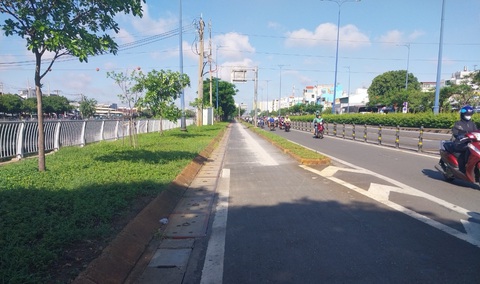 Mở rộng đường Võ Văn Kiệt, giảm ùn tắc trên toàn tuyến- Ảnh 1. Đường Võ Văn Kiệt, đoạn qua quận 6, TP.HCM - Ảnh: THU DUNG