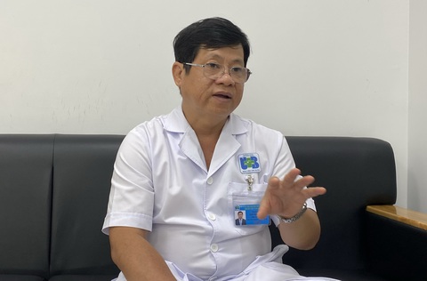 Cuộc chiến ngăn làn sóng ung thư - Kỳ 2: Người trẻ mắc K phải chăng án tử?- Ảnh 1. TS.BS Diệp Bảo Tuấn - phó giám đốc điều hành Bệnh viện Ung bướu TP.HCM - Ảnh: XUÂN MAI