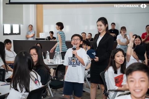 Techcombank: Phát triển thế hệ kế cận cùng Chương trình quản lý tài chính cho thế hệ trẻ- Ảnh 1. Sau khi ký kết hợp tác chiến lược cùng Trường đại học VinUni, Chương trình quản lý tài chính cho thế hệ trẻ được triển khai từ nay đến tháng 8-2024 - Ảnh: TCB