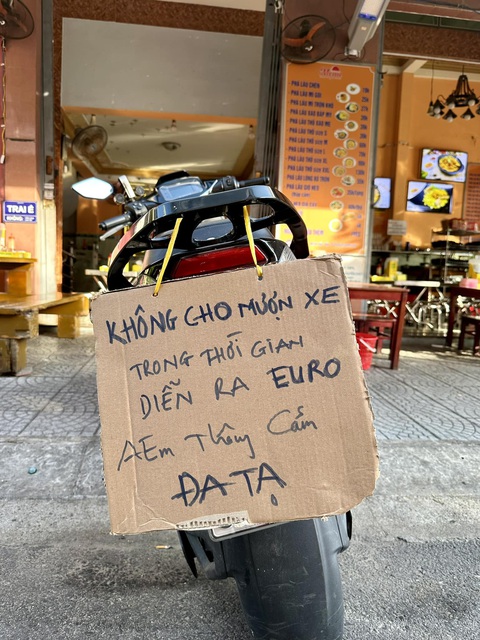 Ảnh vui 19-6: Tour du lịch thú vị nhất mùa hè đã khởi động- Ảnh 2. Mùa Euro...