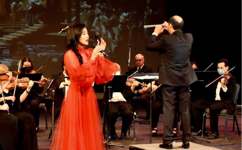Nữ ca sĩ gốc Việt Sangeeta Kaur - Teresa Mai: Hãy kiên nhẫn theo đuổi ước mơ- Ảnh 4. Sangeeta Kaur - Teresa Mai