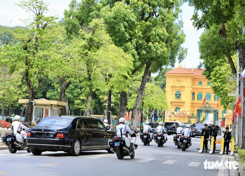 Đoàn xe tiến vào khu vực Phủ Chủ tịch - Ảnh: DANH KHANG Đoàn xe tiến vào khu vực Phủ Chủ tịch - Ảnh: DANH KHANG