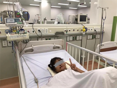 Truyền huyết thanh kháng nọc, cứu sống bé gái 11 tuổi bị rắn độc cắn- Ảnh 1. Bé gái bị rắn độc cắn đã được cứu sống - Ảnh: Bệnh viện cung cấp