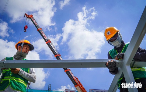 Nhà ga T3 Tân Sơn Nhất đã hoàn thiện xây thô cơ bản, phấn đấu vượt tiến độ 2 tháng- Ảnh 7. Tổng công ty Cảng hàng không Việt Nam (ACV) để đảm bảo tiến độ, công ty yêu cầu các nhà thầu phải làm theo tinh thần của Chính phủ là