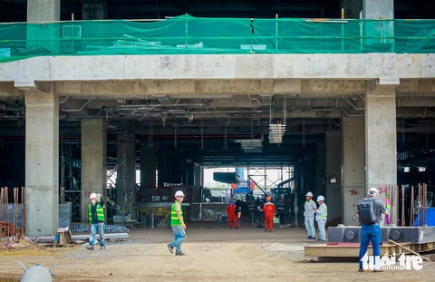 Nhà ga T3 Tân Sơn Nhất đã hoàn thiện xây thô cơ bản, phấn đấu vượt tiến độ 2 tháng- Ảnh 12. Phần xây thô, kết cấu nhà ga T3 đã đạt 100%. Hạng mục nhà để xe cũng đạt 96% đảm bảo tiến độ đề ra