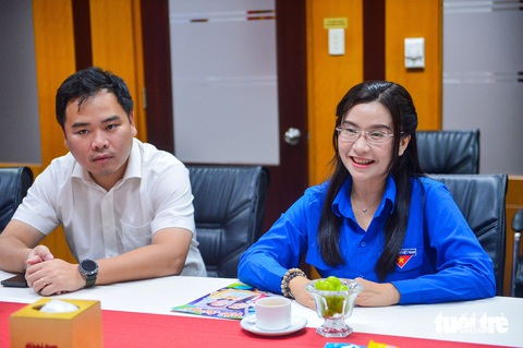 Bí thư Trung ương Đoàn thăm, chúc mừng báo Tuổi Trẻ- Ảnh 2. Bà Nguyễn Phạm Duy Trang - bí thư Trung ương Đoàn, chủ tịch Hội đồng Đội Trung ương - đến thăm báo Tuổi Trẻ - Ảnh: QUANG ĐỊNH
