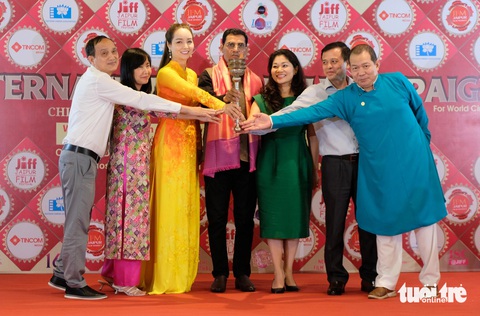 Chính thức thắp Chính thức thắp