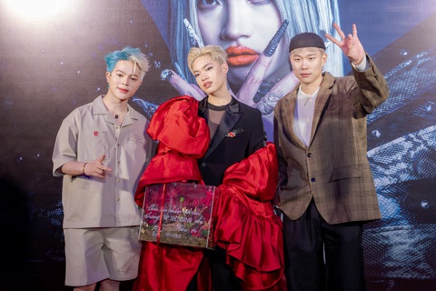 'Đóa hồng gai' Pháp Kiều ra mắt MV đầu tay- Ảnh 3. Hai anh trai Rhyder và Dương Domic đến ủng hộ Pháp Kiều