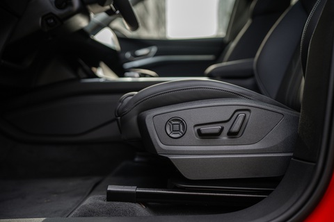 Audi Q8 e-tron ra mắt Việt Nam, giá từ 3,8 tỉ đồng, tặng thêm cả sạc- Ảnh 12. Audi Q8 e-tron ra mắt Việt Nam, giá từ 3,8 tỉ đồng, tặng thêm cả sạc- Ảnh 12.