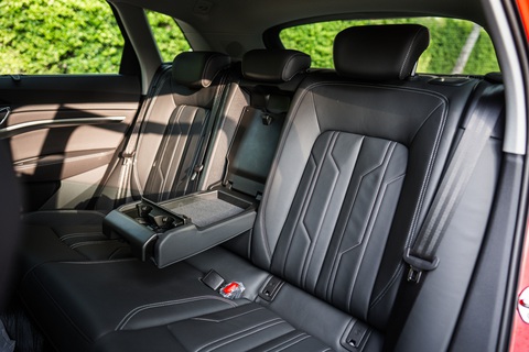 Audi Q8 e-tron ra mắt Việt Nam, giá từ 3,8 tỉ đồng, tặng thêm cả sạc- Ảnh 13. Audi Q8 e-tron ra mắt Việt Nam, giá từ 3,8 tỉ đồng, tặng thêm cả sạc- Ảnh 13.