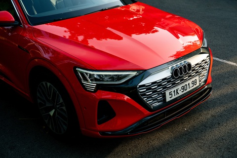 Audi Q8 e-tron ra mắt Việt Nam, giá từ 3,8 tỉ đồng, tặng thêm cả sạc- Ảnh 2. Audi Q8 e-tron ra mắt Việt Nam, giá từ 3,8 tỉ đồng, tặng thêm cả sạc- Ảnh 2.