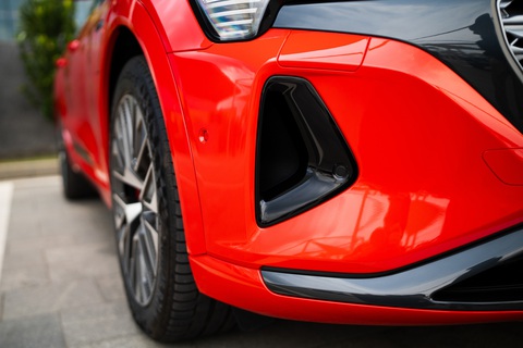 Audi Q8 e-tron ra mắt Việt Nam, giá từ 3,8 tỉ đồng, tặng thêm cả sạc- Ảnh 6. Audi Q8 e-tron ra mắt Việt Nam, giá từ 3,8 tỉ đồng, tặng thêm cả sạc- Ảnh 6.