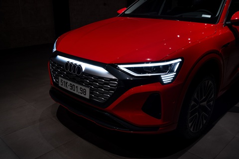 Audi Q8 e-tron ra mắt Việt Nam, giá từ 3,8 tỉ đồng, tặng thêm cả sạc- Ảnh 4. Audi Q8 e-tron ra mắt Việt Nam, giá từ 3,8 tỉ đồng, tặng thêm cả sạc- Ảnh 4.