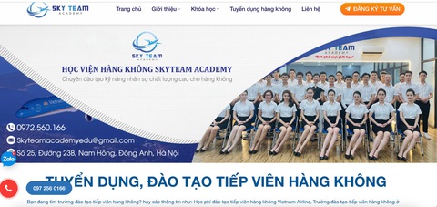 Có gì ở 'lò đào tạo nhân viên hàng không' Skyteam?- Ảnh 3. Quảng cáo đào tạo tiếp viên hàng không trên website - Ảnh chụp màn hình