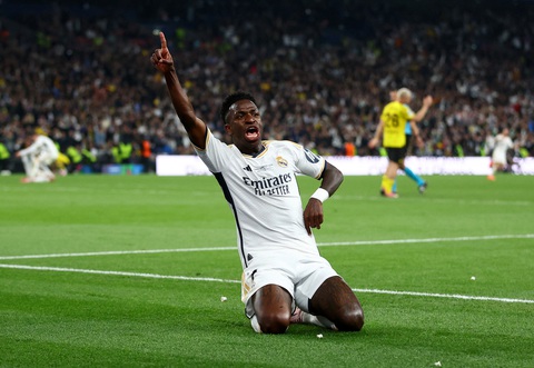Real Madrid lần thứ 15 vô địch Champions League- Ảnh 1. Niềm vui của Vinicius sau khi ghi bàn vào lưới Dortmund - Ảnh: REUTERS