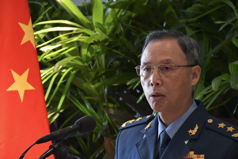 Ông Jing, phó lãnh đạo Bộ Tham mưu Liên hợp của Quân ủy Trung ương Trung Quốc, phát biểu tại Đối thoại Shangri-la ở Singapore - Ảnh: SCMP Ông Jing Jianfeng, phó lãnh đạo Bộ Tham mưu Liên hợp của Quân ủy Trung ương Trung Quốc, phát biểu tại Đối thoại Shangri-la ở Singapore - Ảnh: SCMP