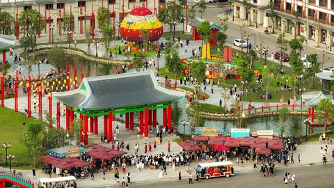 Ra mắt Học viện cưỡi ngựa tại Việt Nam- Ảnh 12. Phố đi bộ - Công viên Vũ Yên cũng chính thức đi vào hoạt động từ ngày 1-6. Ảnh: Đ.H