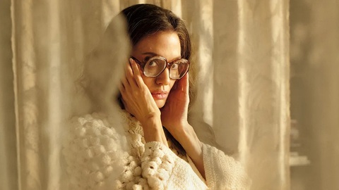 Tạo hình của Angelina Jolie trong phim Maria - Ảnh: IMDb Tạo hình của Angelina Jolie trong phim Maria - Ảnh: IMDb