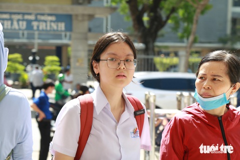 Sáng nay thi vào lớp 10 Đà Nẵng: Quên giấy báo thi không nên quay về lấy- Ảnh 1. Sáng nay thí sinh bước vào môn thi đầu tiên kỳ thi tuyển sinh vào lớp 10 Đà Nẵng - Ảnh: ĐOÀN NHẠN