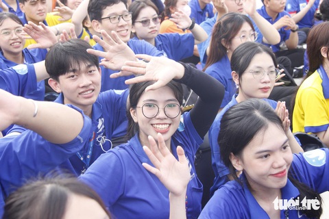 Chiến sĩ tình nguyện hè TP.HCM 2024 chính thức ra quân- Ảnh 3. Hơn 5.000 chiến sĩ tình nguyện cùng có mặt tham gia lễ ra quân các chương trình, chiến dịch tình nguyện hè TP.HCM 2024 - Ảnh: CÔNG TRIỆU