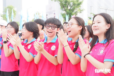 Chiến sĩ tình nguyện hè TP.HCM 2024 chính thức ra quân- Ảnh 6. Các chiến sĩ Hoa phượng đỏ tại lễ ra quân - Ảnh: KIM ANH