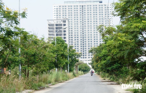 Dự án Hòa Bình xây sai phép từ năm 2019 đến nay vẫn chưa xử xong- Ảnh 2. Xây dựng sai phép xảy ra tại chung cư của dự án - Ảnh: ĐOÀN CƯỜNG