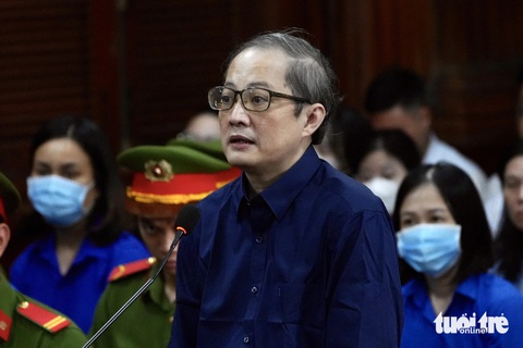 Cựu giám đốc Bệnh viện Thủ Đức tiếp tục hầu tòa trong vụ án liên quan Việt Á- Ảnh 1. Ông Nguyễn Minh Quân - cựu giám đốc Bệnh viện Thủ Đức - Ảnh: HỮU HẠNH
