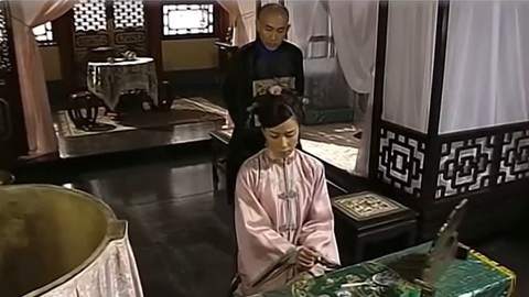Cảnh quay buộc Xa Thi Mạn và Lâm Bảo Di ăn gian vì không thuộc thoại trong Thâm cung nội chiến Cảnh quay buộc Xa Thi Mạn và Lâm Bảo Di
