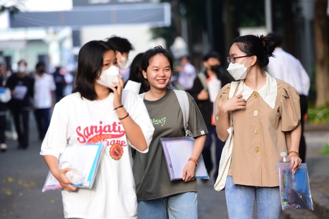Hơn 40.000 thí sinh bắt đầu làm bài thi đánh giá năng lực đợt 2- Ảnh 1. Thí sinh bước vào kỳ thi đánh giá năng lực đợt 2 sáng 2-6 - Ảnh: DUYÊN PHAN