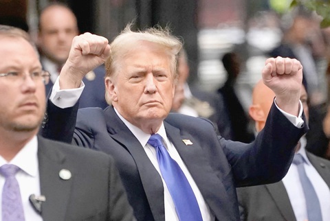 Cơ hội vào Nhà Trắng với ông Trump: Tòa án hay dân Mỹ sẽ quyết?- Ảnh 1. Ông Trump tuyên bố