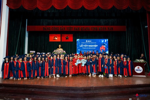 Trường ĐH Hùng Vương TP.HCM gửi gắm Tân khoa hành trang khởi nghiệp 'ngày vào đời'- Ảnh 1. Trường ĐH Hùng Vương TP.HCM gửi gắm Tân khoa hành trang khởi nghiệp 'ngày vào đời'- Ảnh 1.