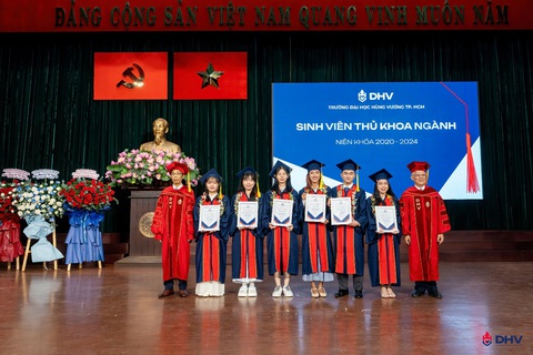 Trường ĐH Hùng Vương TP.HCM gửi gắm Tân khoa hành trang khởi nghiệp 'ngày vào đời'- Ảnh 2. Trường ĐH Hùng Vương TP.HCM gửi gắm Tân khoa hành trang khởi nghiệp 'ngày vào đời'- Ảnh 2.