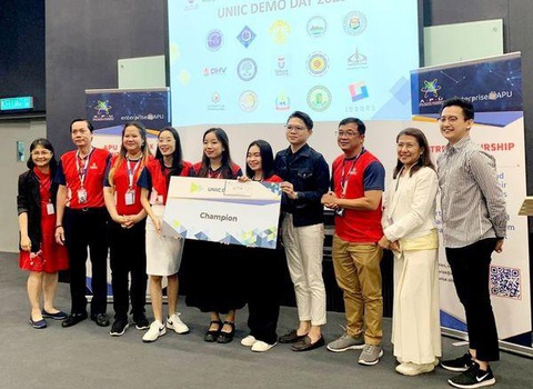 Trường ĐH Hùng Vương TP.HCM gửi gắm Tân khoa hành trang khởi nghiệp 'ngày vào đời'- Ảnh 3. Trường ĐH Hùng Vương TP.HCM gửi gắm Tân khoa hành trang khởi nghiệp 'ngày vào đời'- Ảnh 3.